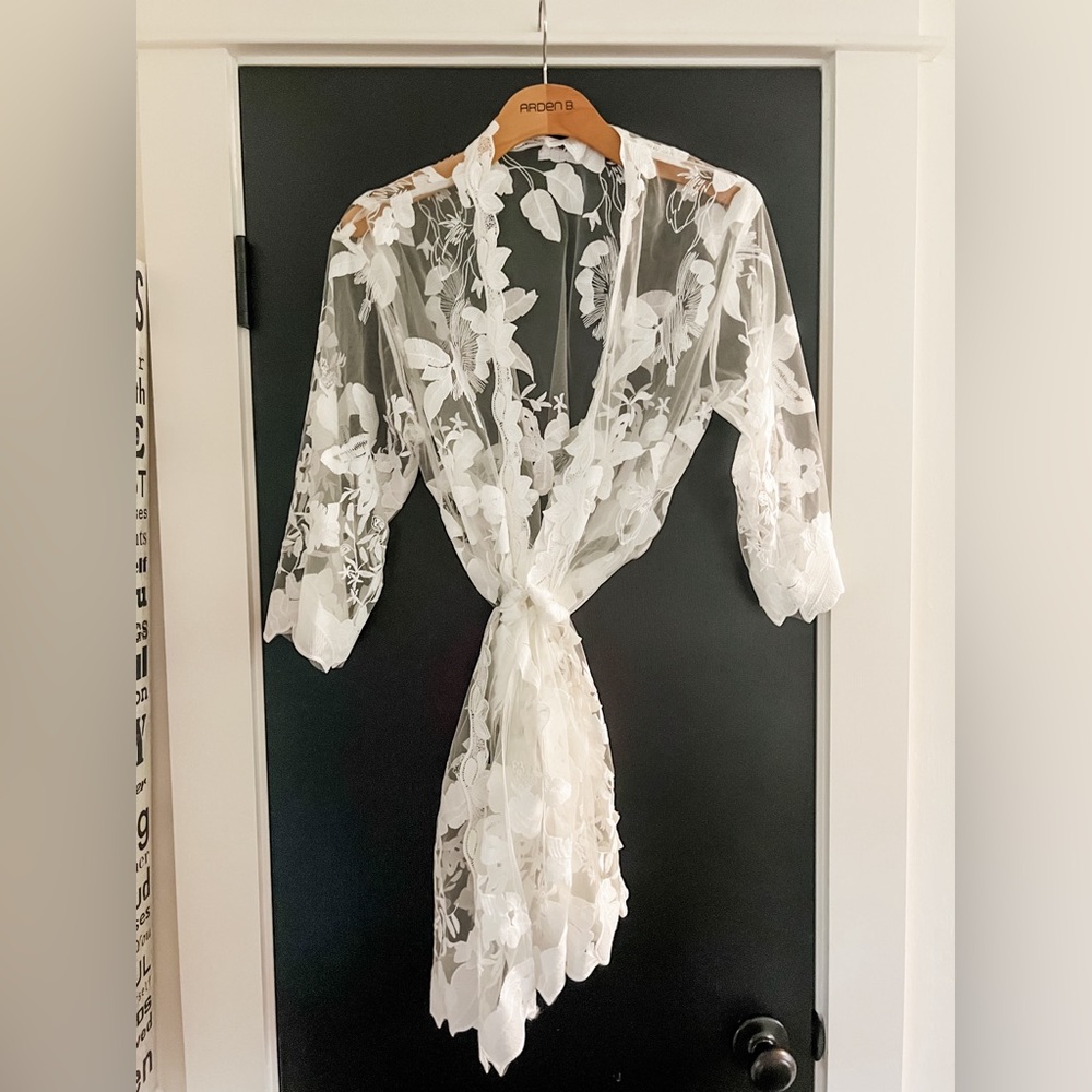 White lace robe